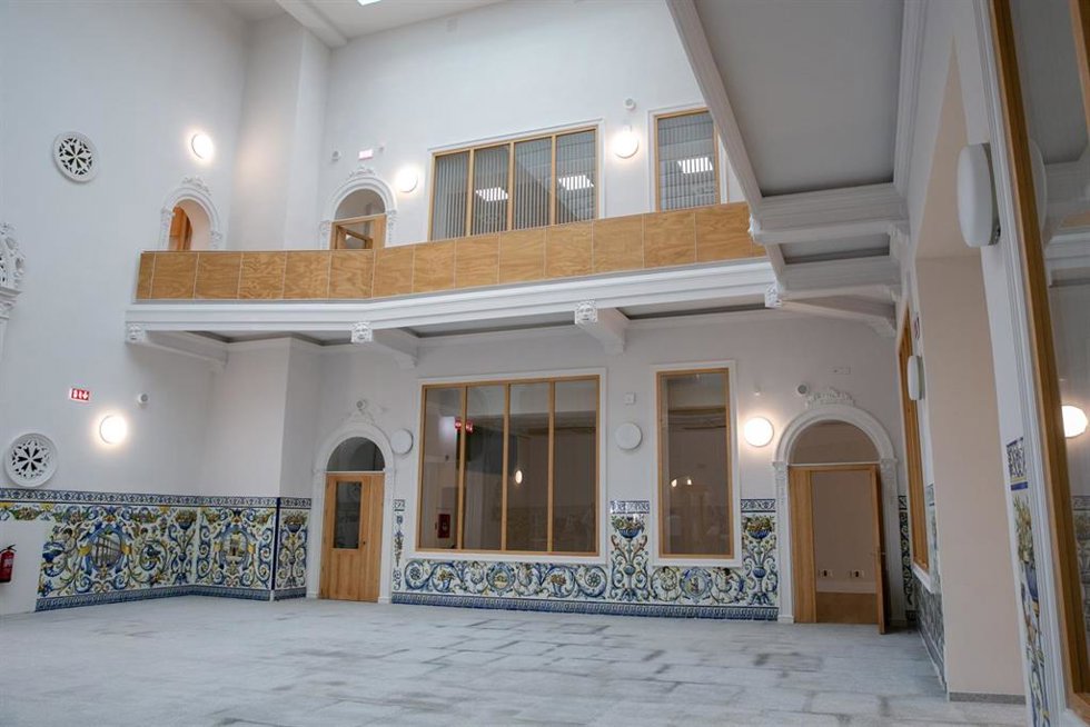 El consejero de Hacienda, Administraciones Públicas y Transformación Digital, Juan Alfonso Ruiz Molina, ha visitado las obras de conservación del edificio que acoge la sede de la Delegación Provincial de Hacienda,ubicado en la calle Trinidad, 8.