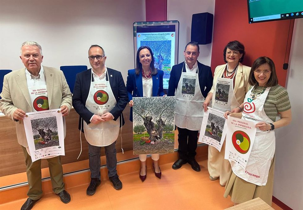 De izquierda a derecha, Juan Infante, José Ayala, Marta Torres, Francisco Navarro, Inés Arco y Carmina Martínez