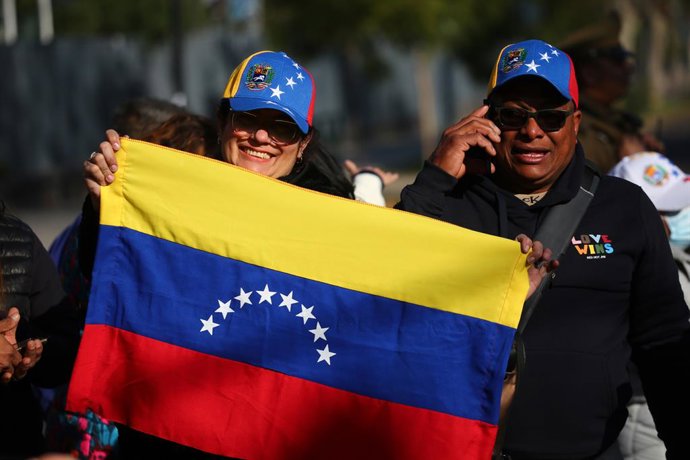 Santiago, 28 julio 2024. Venezolanos votan en la embajada de Venezuela en Santiago durante las elecciones presidencial de Venezuela. Marcelo Hernandez/Aton Chile