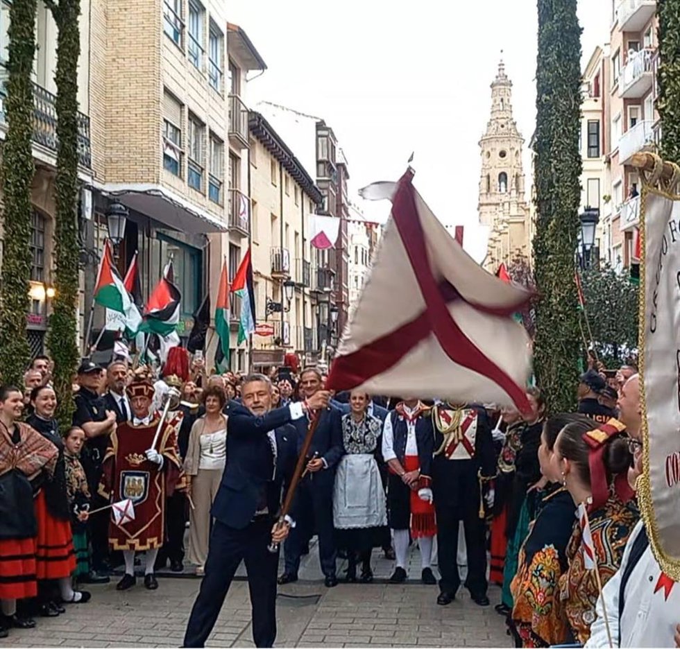Archivo - El alcalde de Logroño dedica los Banderazos de San Bernabé a los niños y niñas, a la cultura y a Europa (ARCHIVO)