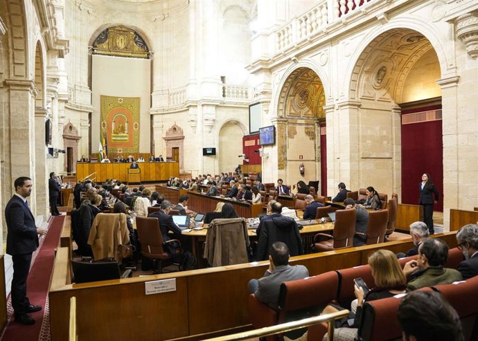 Archivo - Salón de Plenos del Parlamento andaluz