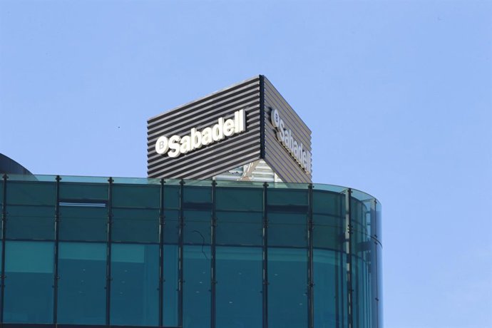 Archivo - Sucursal del banco Sabadell.