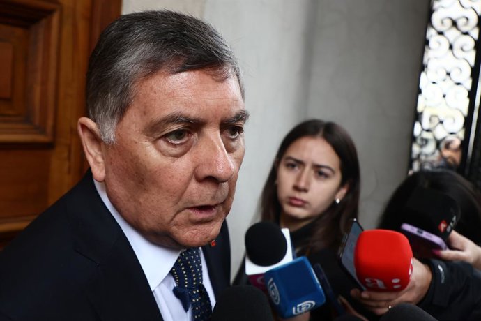 Santiago 2 de junio 2026. El Ministro del Interior, Claudio Alvarado, realiza un punto de prensa en el Palacio de La Moneda Dragomir Yankovic/Aton Chile