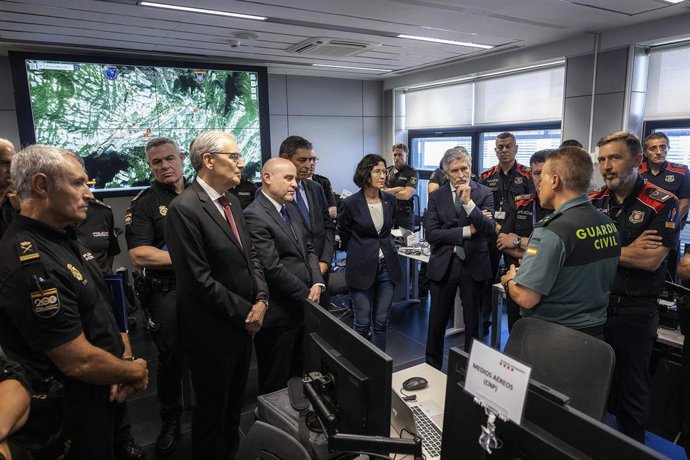 El ministro de Interior, Fernando Grande-Marlaska, junto con el delegado del Gobierno en Catalunya, Carlos Prieto y la consellera de Interior de la Generalitat, Núria Parlon