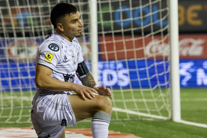 Futbol, Audax Italiano vs Deportes Limache. Fecha 11, Liga de Primera 2026. El jugador de Deportes Limache Daniel Castro se lamenta tras desperdiciar una ocasion de gol contra Audax Italiano durante el partido de la Liga de Primera disputado en el