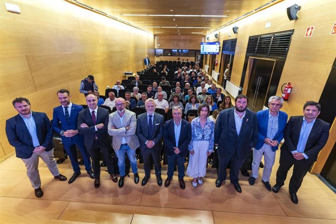 El presidente de la Diputación de Ourense, Luis Menor, inaugura la Xornada Municipal sobre Comunidades Cidadás de Enerxía e Mobilidade Eléctrica