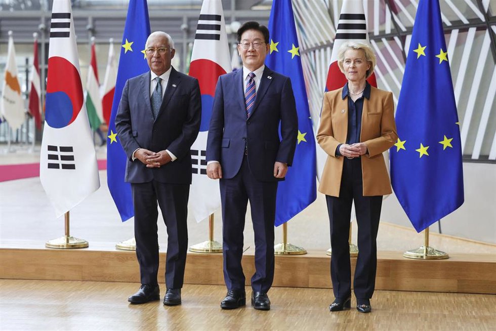 Los presidentes de la Comisión Europea y del Consejo Europeo, Ursula von der Leyen y António Costa, se han reunido con el presidente surcoreano, Lee Jae-Myung