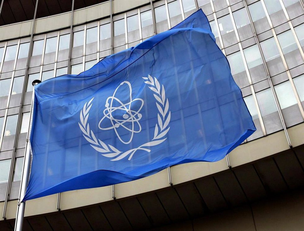 Archivo - Bandera del Organismo Internacional para la Energía Atómica (OIEA)