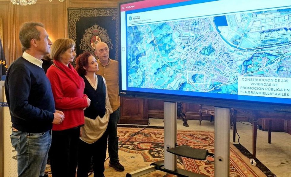 Ovidio Zapico, en una reunion en Avilés