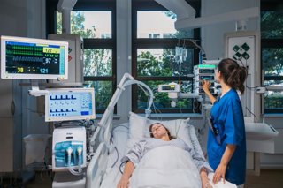 Dräger y B. Braun amplían su colaboración para "acelerar la transformación digital" en cuidados intensivos