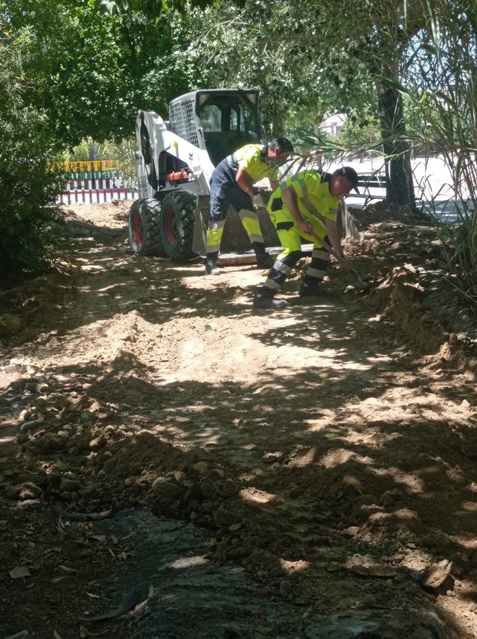 Trabajos para adecuar el arroyo artificial.