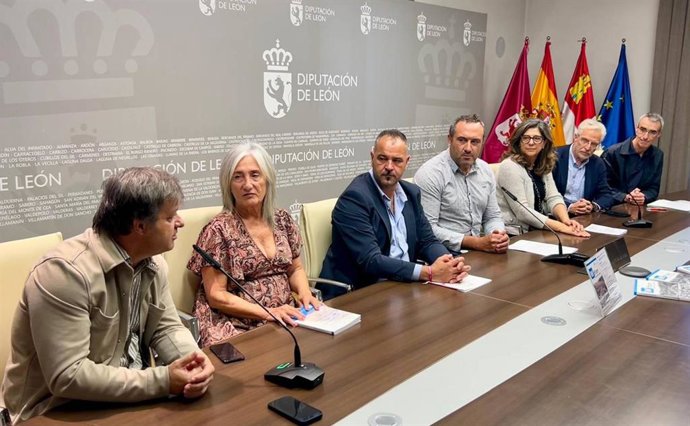 La Diputación de León ha acogido la presentación de la jornada 'El camino a la montaña negra del Wolfram'y la publicación del libro 'Wolfram. El camino negro', impulsadas por la ULE.