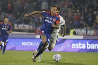 Futbol, Universidad de Chile vs Deportes Concepcion. Fecha 14, Liga de Primera 2026. El jugador de Universidad de Chile Eduardo Vargas es fotografiado durante el partido de la Liga de Primera contra Deportes Concepcion disputado en el estadio Nacional de