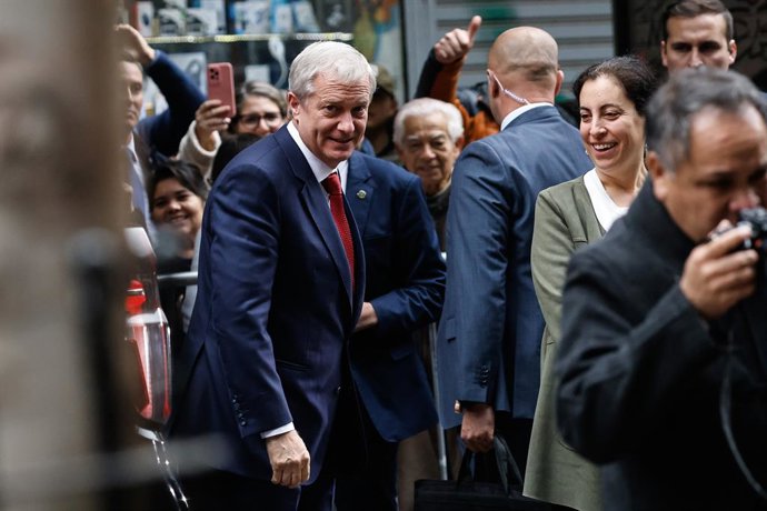 Santiago, 9 de junio de 2026.  El Presidente de la Republica, Jose Antonio Kast, visita el Servicio de Evaluacion Ambiental (SEA), junto a la ministra de Medio Ambiente, Francisca Toledo.  Diego Martin/Aton Chile