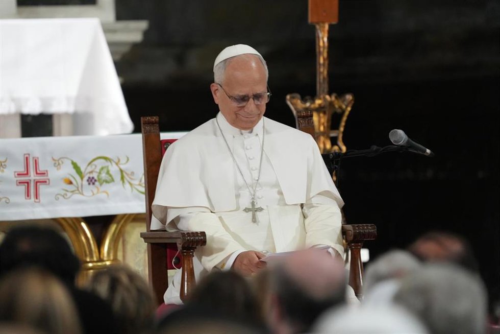 El Papa León XIV mantiene un encuentro eclesial con las entidades de caridad y asistencia diocesana en la Iglesia de San Agustín, ubicada en el barrio de El Raval, a 10 de junio de 2026, en Barcelona, Catalunya (España). Este acto de carácter social sirve