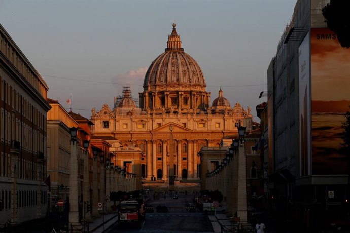 Ciudad del Vaticano, 12 de julio de 2018  La catedral de San Pedro es fotografiada al amanecer.  Andres Pina/Aton Chile