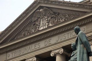 Santiago, 16 de octubre 2025. Palacio de los Tribunales de Justicia en Santiago. Jonnathan Oyarzun/Aton Chile