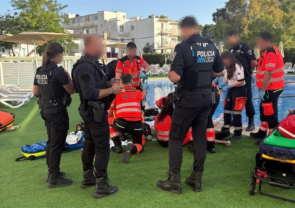 Salvan la vida a un turista de 26 años que se ahogó en la piscina de un hotel en Playa de Palma.