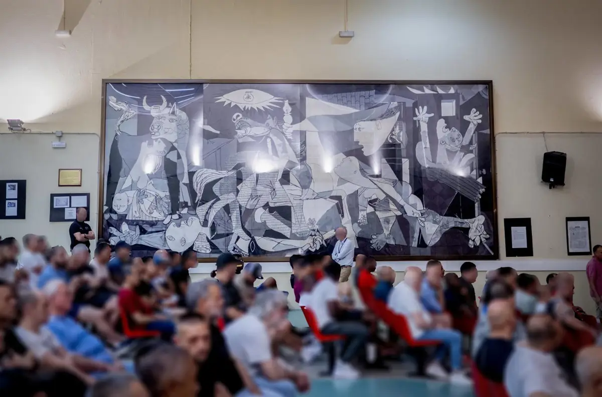 Réplica del 'Guernica' en la prisión Madrid IV