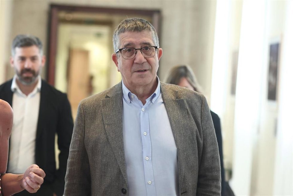 El portavoz del PSOE en el Congreso, Patxi López, a su llegada a la Junta de Portavoces, en el Congreso de los Diputados, a 26 de mayo de 2026, en Madrid (España).