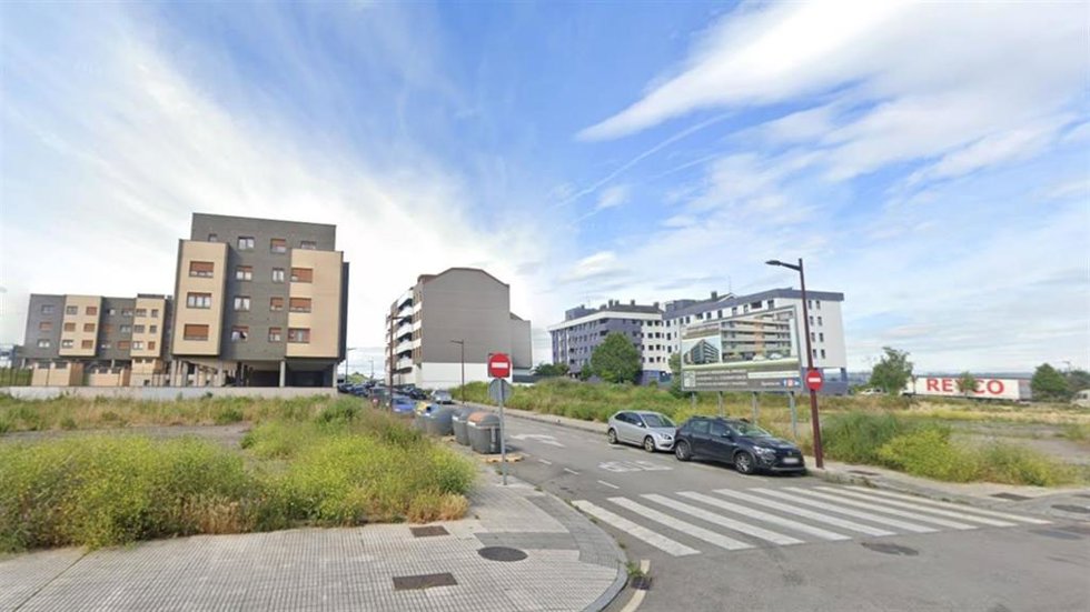 Zona de obras objeto de denuncia por la Asociación de Vigilantes de Seguridad Privada de Asturias (Avispa), por sospecha de vigilancia "irregular".