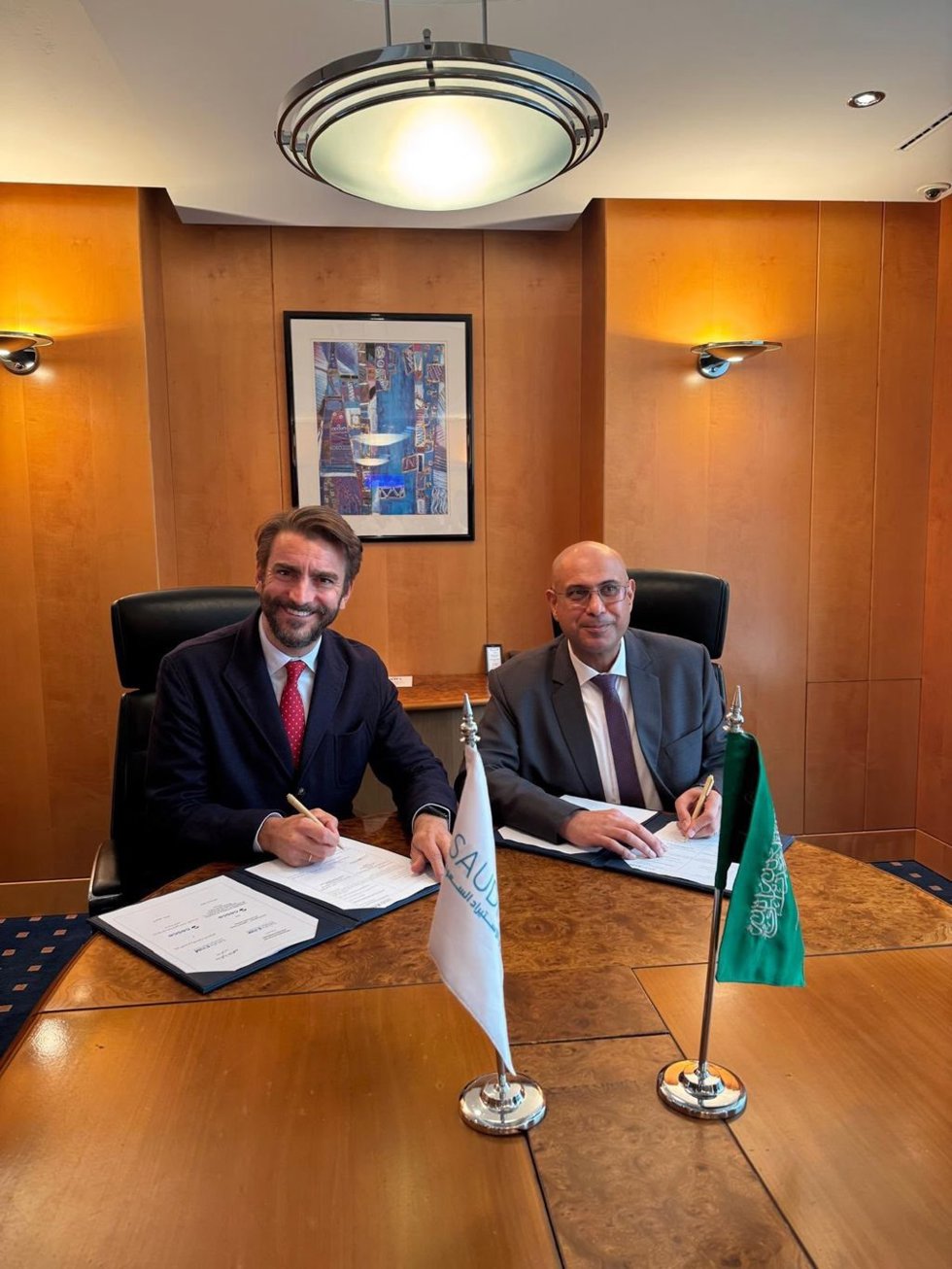 Cesce y Saudi EXIM Bank firman un acuerdo para la cooperación económica entre España y Arabia Saudí.
