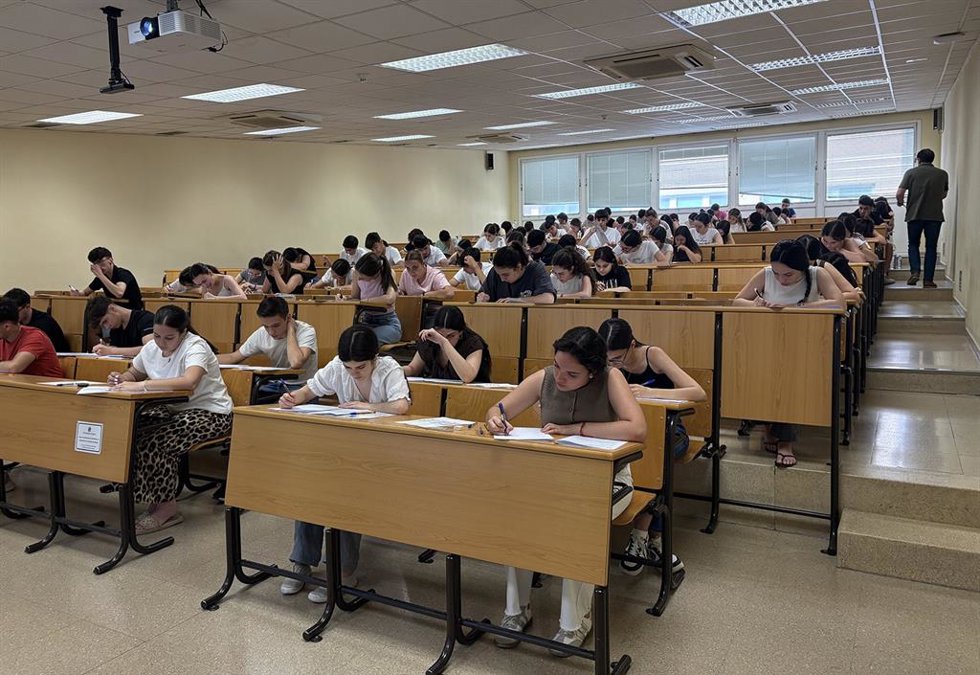 Imagen de estudiantes durante las pruebas de la PAU 2026.