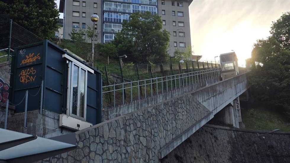 Ascensor vertical.