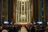 Foto: Papa.-'Cantaires' con símbolos independentistas fueron "invitados a salir" de la Sagrada Família