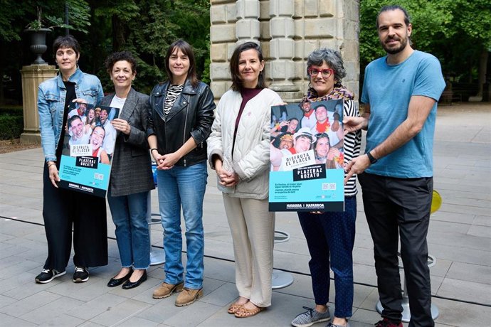 La vicepresidenta tercera del Gobierno de Navarra, Begoña Alfaro, presenta la campaña institucional ‘Respetar es el plan / Errespetua da plana’, con el fin de promover unas fiestas locales seguras, igualitarias y libres de agresiones.