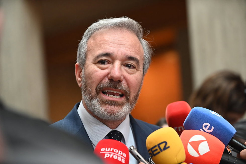 El presidente de Aragón, Jorge Azcón, ofrece declaraciones a los medios tras un pacto con Vox, a 22 de abril de 2026, en Zaragoza, Aragón (España).