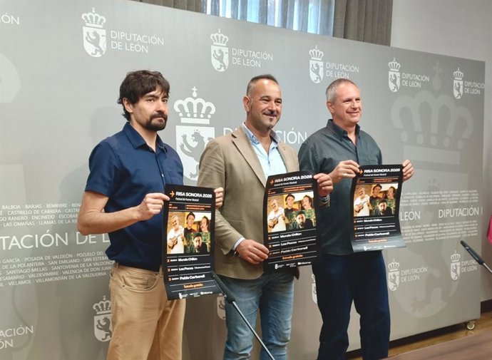 De izquierda a derecha, el coordinador del ILC, Emilio Gancedo; el diputado de Cultura, Arte y Patrimonio, Emilio Martínez y Daniel Salvador, representante de DMadariaga Producciones, en la presentación del festival Risa Sonora.