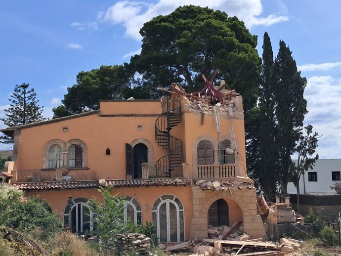 Ejecutan la demolición de la torre de cas Coronel