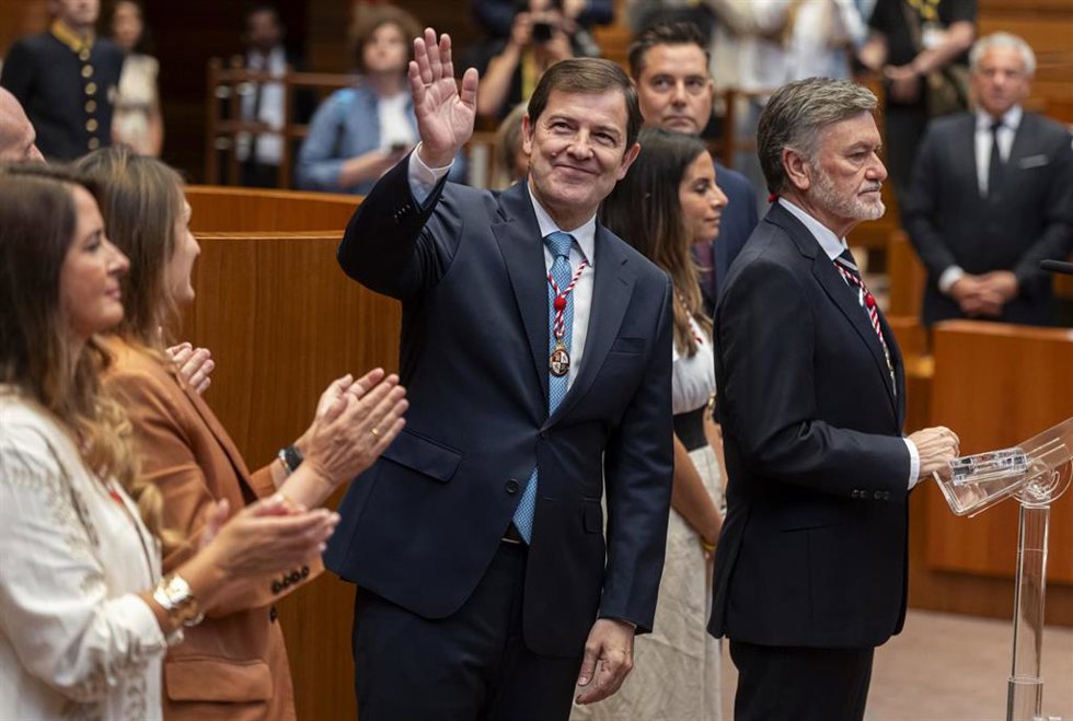 El presidente de la Junta, Alfonso Fernández Mañueco, toma posesión de su cargo