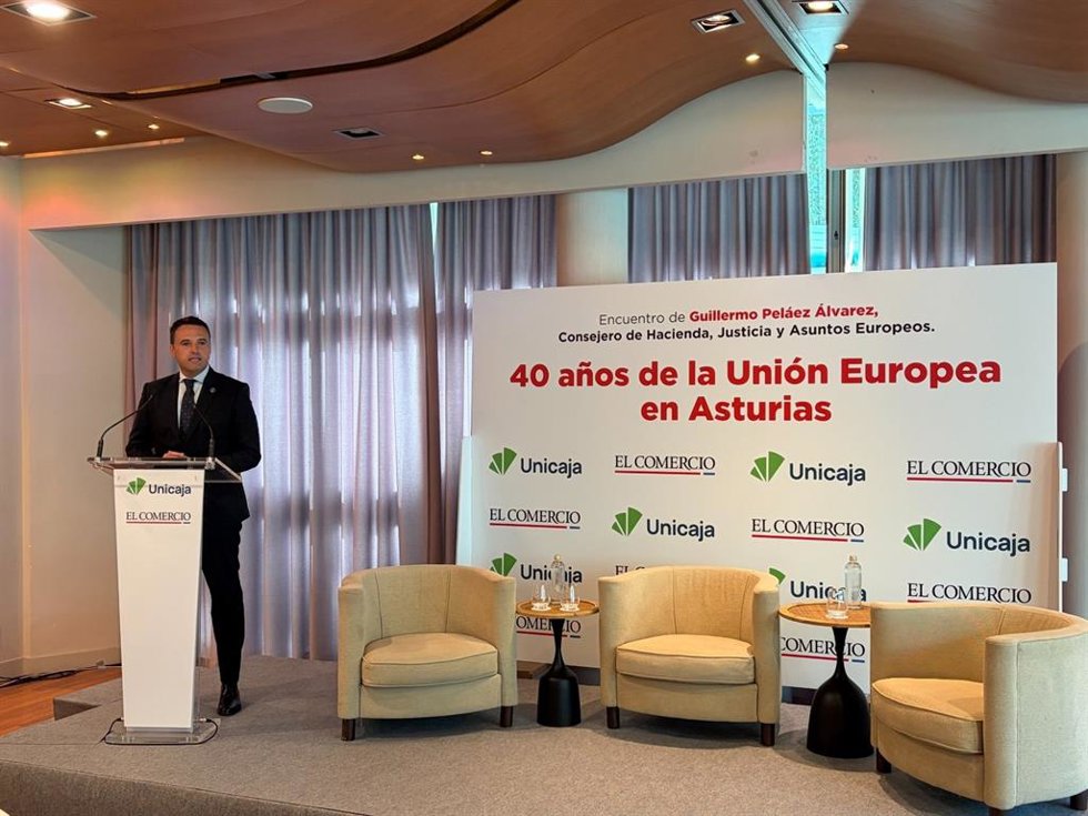 El consejero de Hacienda, Justicia y Asuntos Europeos, Guillermo Peláez, durante un desayuno informativo en Gijón.