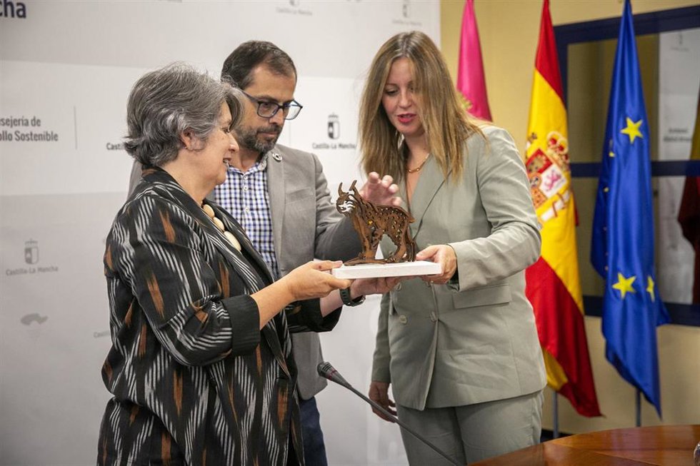La consejera de Desarrollo Sostenible, Mercedes Gómez, ha informado de los reconocimientos del Premio Regional de Medio Ambiente 2026.