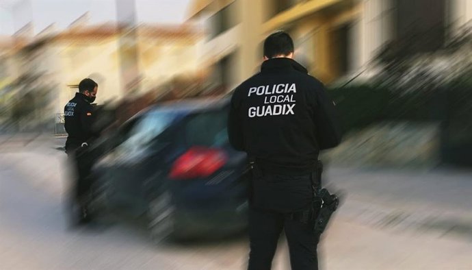 Archivo - Imagen de recurso de la Policía Local de Guadix, cuerpo municipal de seguridad que acudió al lugar del suceso para abrir diligencias en torno al mismo.