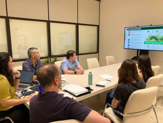 Casi 700 profesionales participan en una jornada sobre el mosquito tigre en Andalucía.