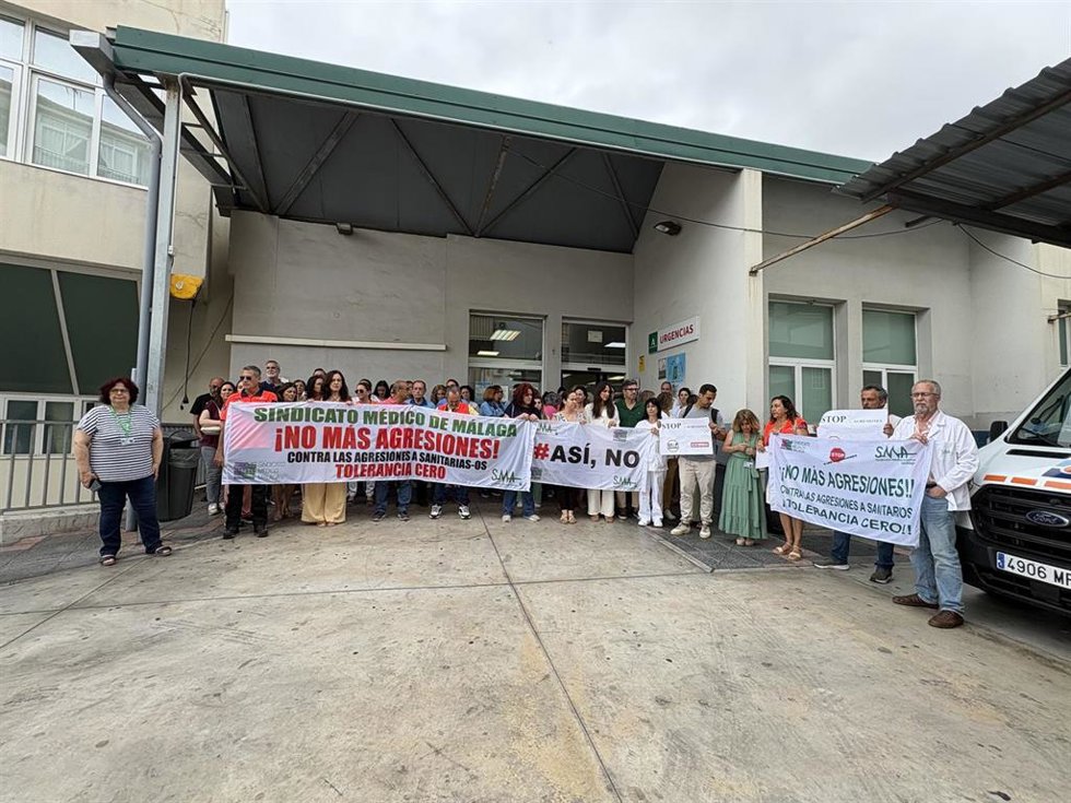 Concentración del SMM por agresión a sanitarias de Las Lagunas de Mijas (Málaga).