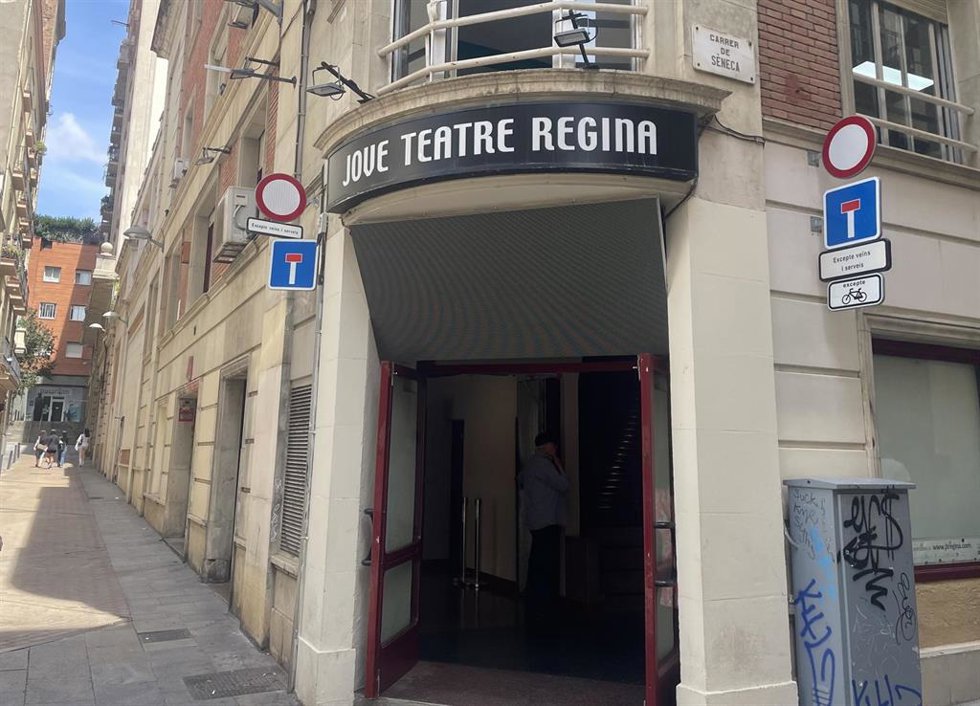 Fachada del Jove Teatre Regina de Barcelona