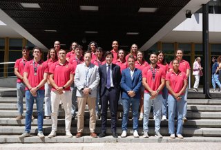 Homenaje en el CSD a las selecciones españolas masculina y femenina de rugby seven, con el presidente de la RFER, Juan Carlos Martín 'Hansen', y el director general de Deportes del CSD, Fernando Molinero.