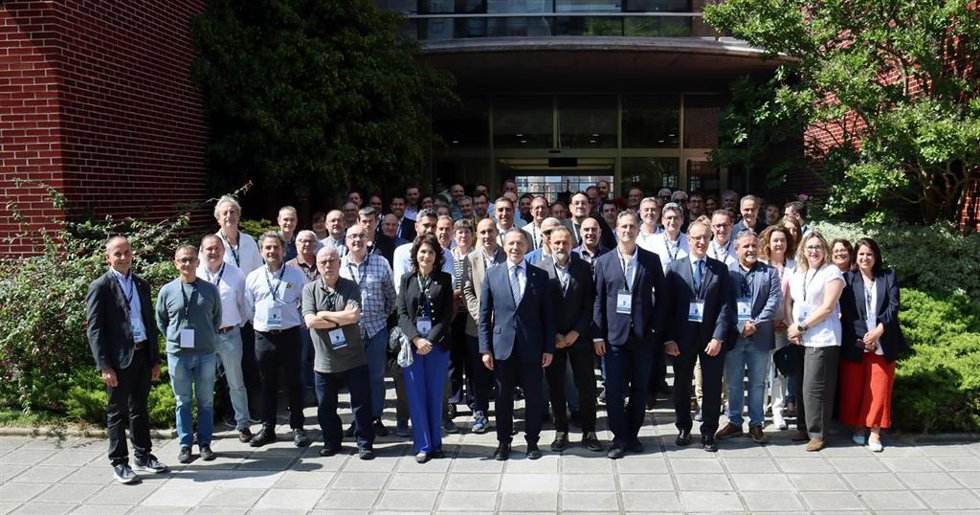 Foto de familia de los participantes a las jornadas Crue-Digitalización