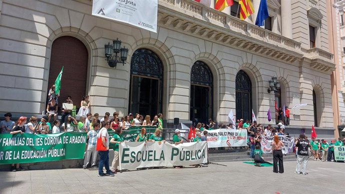Concentración de la Plataforma en Defensa de la Escuela Pública.