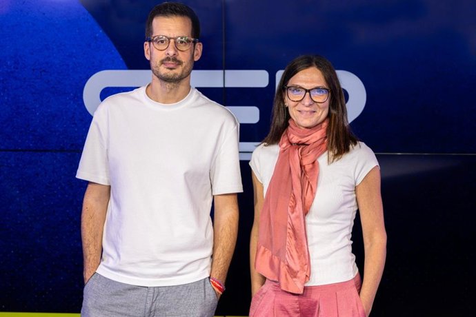 El presentador José Luis Sastre conducirá 'Hora 25', junto a Esther Bazan que se encargará del primer tramo informativo de 20.00 a 20.30 horas.