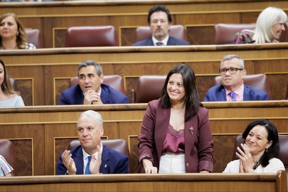 La socialista sevillana y exconcejala del Ayuntamiento de Osuna, Brígida Pachón, tomando posesión de su escaño como diputada en el Congreso