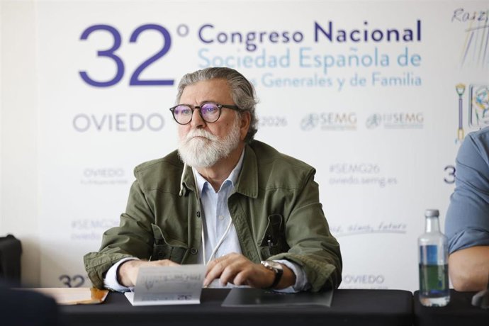 El doctor Antonio Torres en Oviedo.