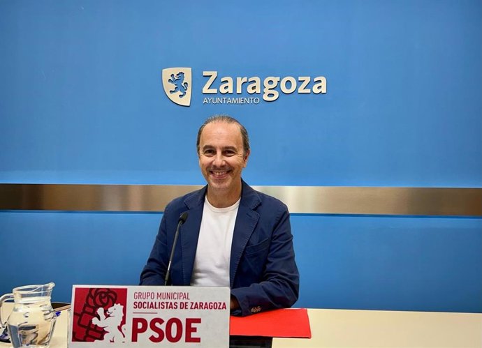 Archivo - El concejal del grupo municipal del PSOE en el Ayuntamiento de Zaragoza, Chema Giral