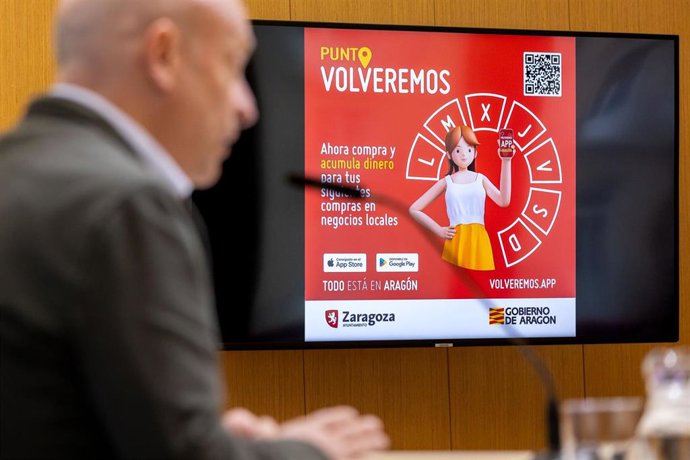 Archivo - El consejero de Economía, Transformación Digital y Transparencia, Carlos Gimeno, ofrece información sobre el desarrollo del programa Volveremos