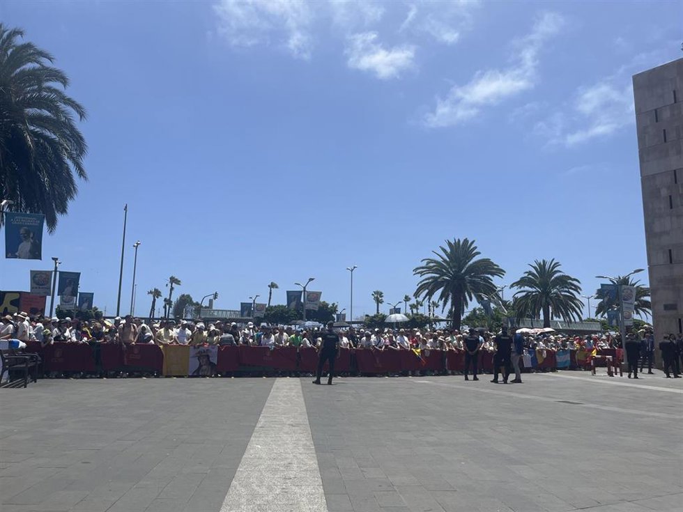 Teatro Pérez Galdós, en Las Palmas de Gran Canaria, a la espera de la llegada del Papa