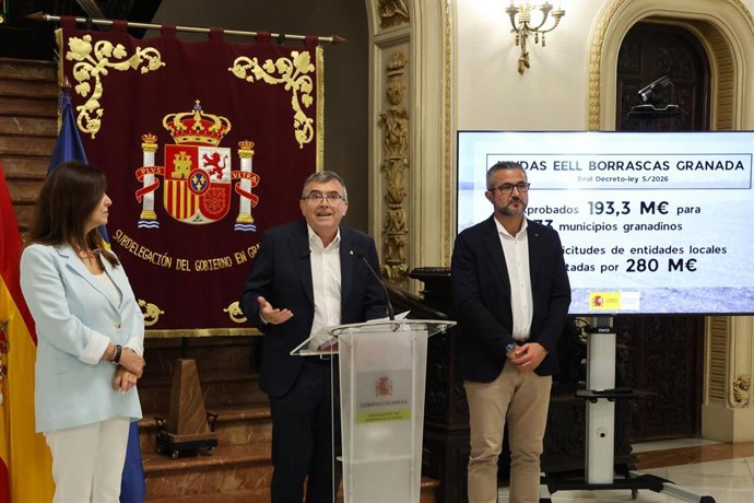 El subdelegado del Gobierno en Granada, José Antonio Montilla, informa de las ayudas para paliar los efectos del temporal.